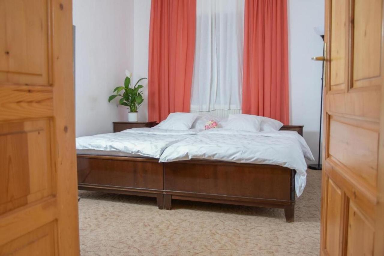 Erzsebet Vendeghaz Es Apartman Hajduszoboszlo Ngoại thất bức ảnh