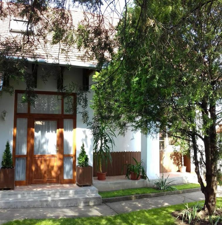 Erzsebet Vendeghaz Es Apartman Hajduszoboszlo Ngoại thất bức ảnh